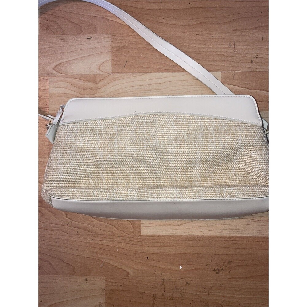 Etienne Aigner Beautiful Straw Handbag Adjustable Strap 7 Interior Compartments - Picture 4 of 12